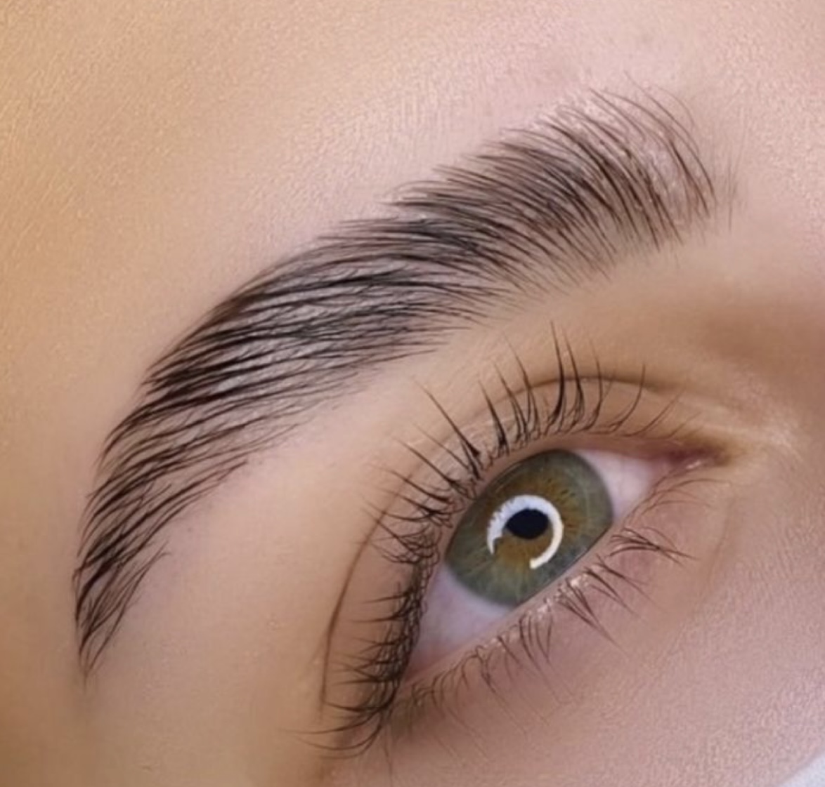 Eyebrow lamination in Istanbul at Maral Beauty – lifted and shaped brows