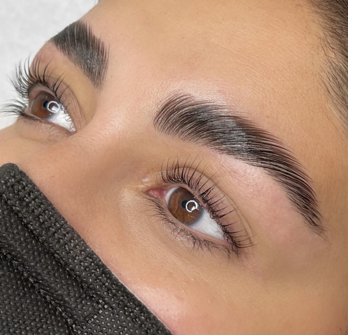 Eyebrow lamination in Istanbul at Maral Beauty – lifted and shaped brows